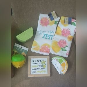 6: kitchen- 2 towels,2 storage, 1 sign,2 chip clips